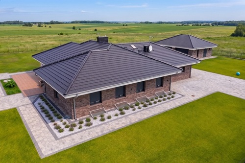 Dach&oacute;wka ceramiczna to inwestycja na dekady. Sprawdź, czego nie robić przy jej wyborze